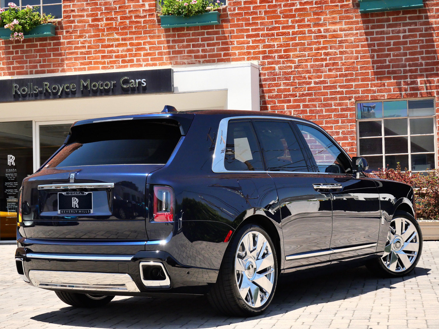 New 2027 Rolls-Royce Cullinan AWD/4WD image 2