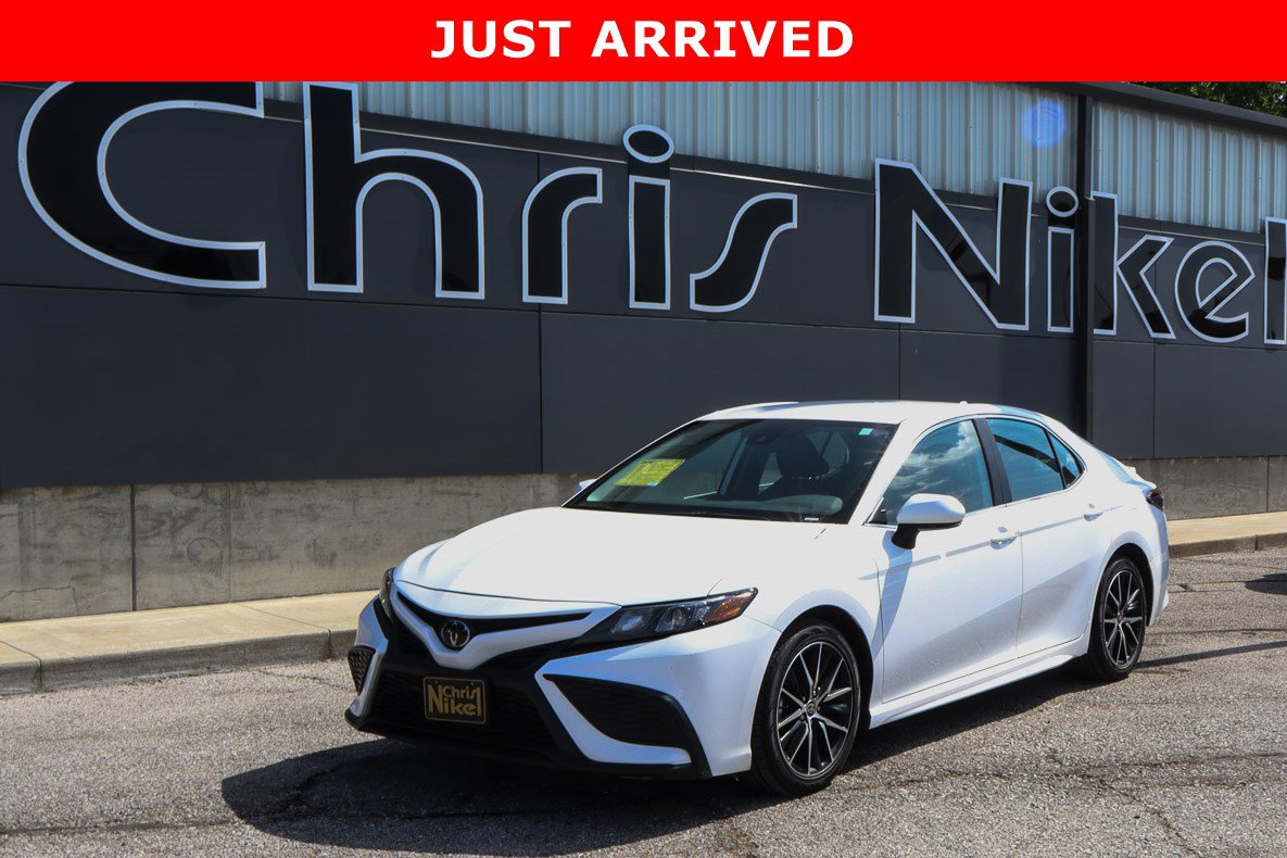 Used 2024 Toyota Camry SE FWD image 1