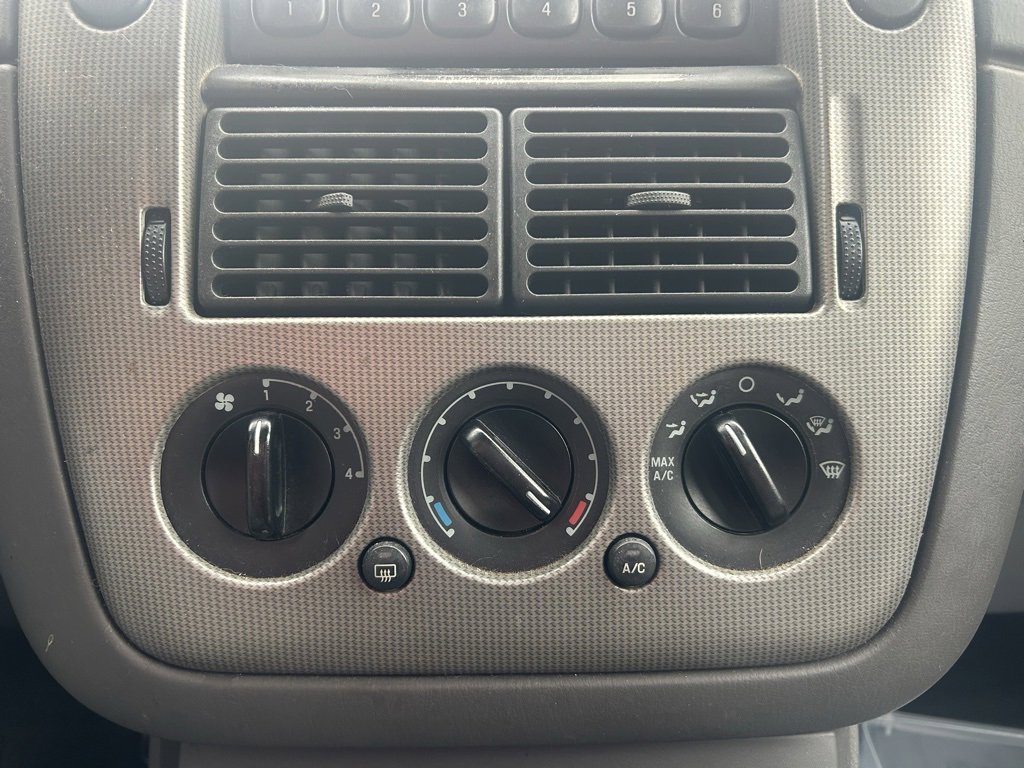 Used 2005 Ford Explorer XLT image 21