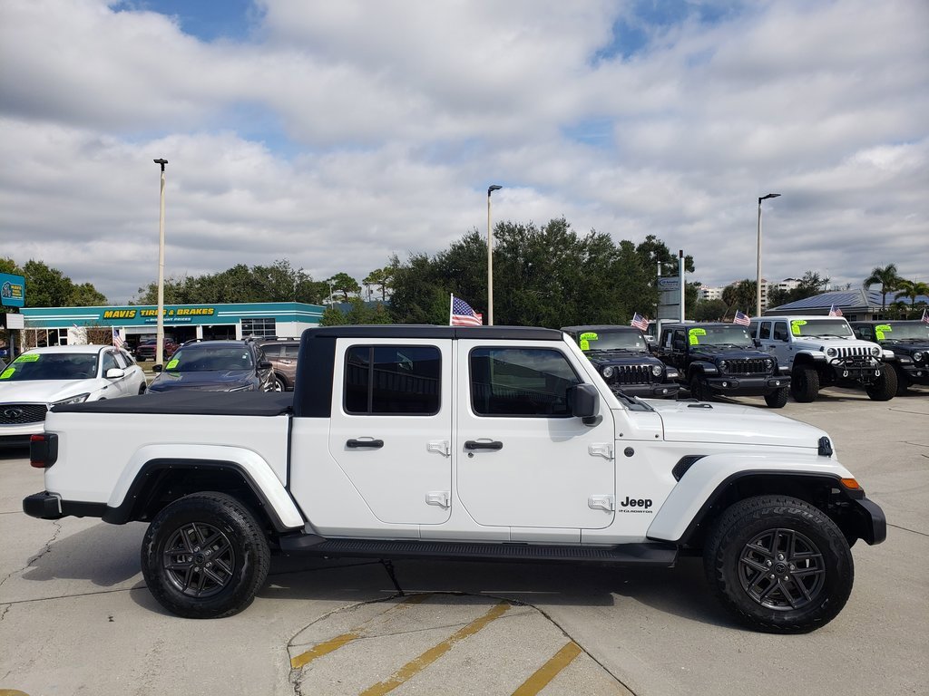 Used 2024 Jeep Gladiator Sport image 8