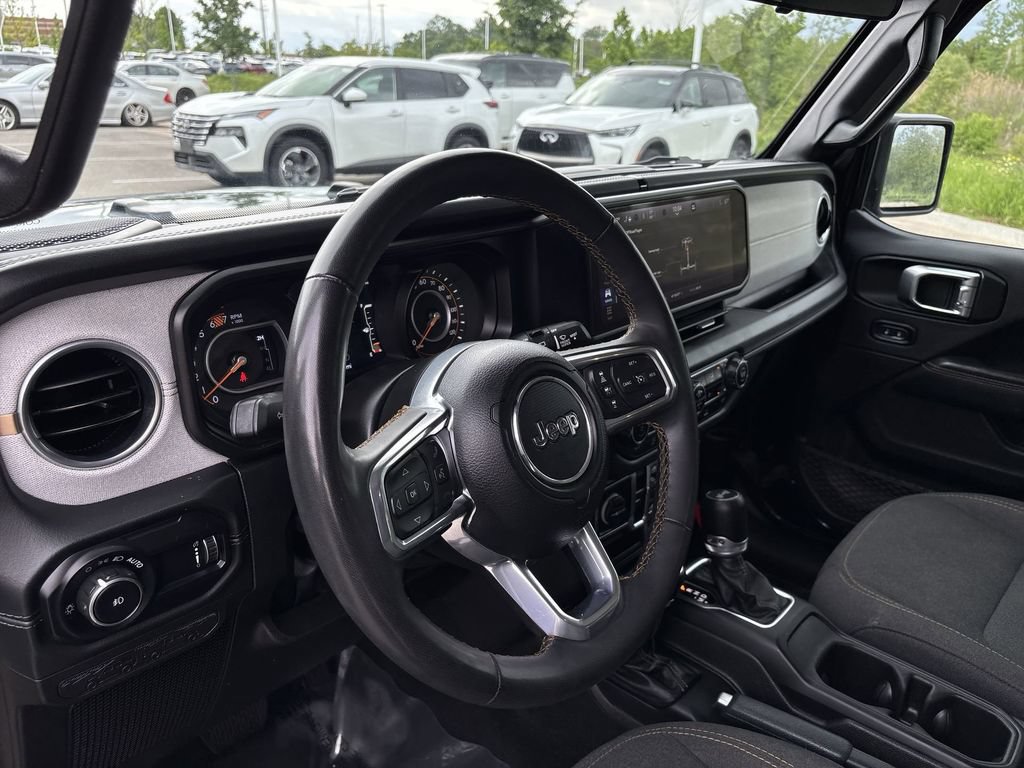 Used 2024 Jeep Wrangler Unlimited Sahara AWD/4WD image 11