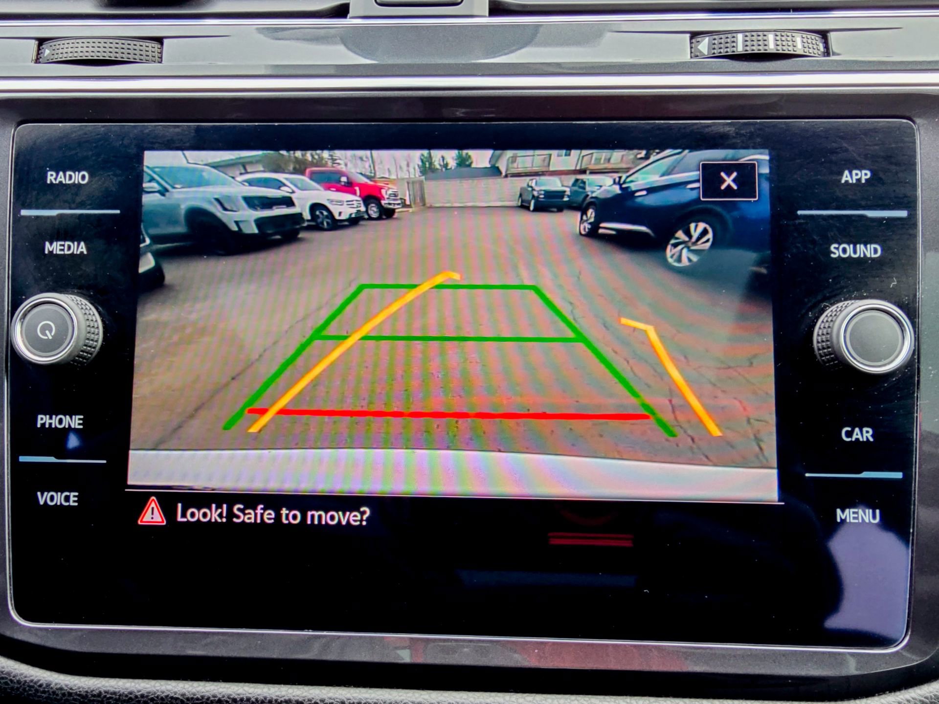 Used 2022 Volkswagen Tiguan SE R-Line image 14