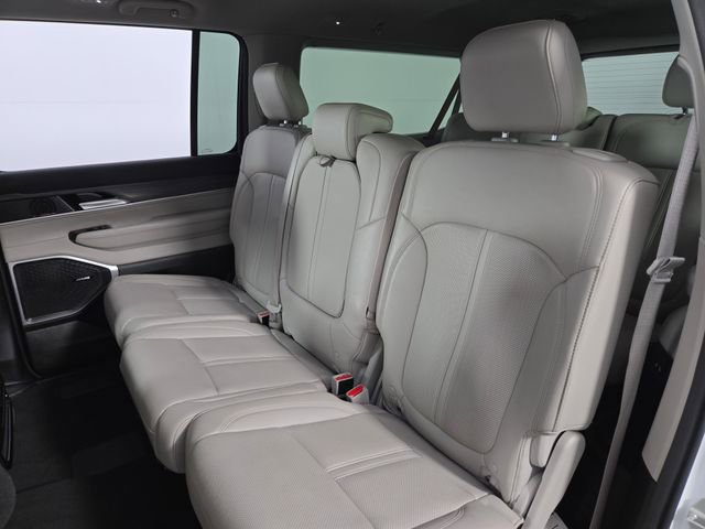 Used 2024 Jeep Wagoneer L Series II w/ Flexible Seating Group image 15
