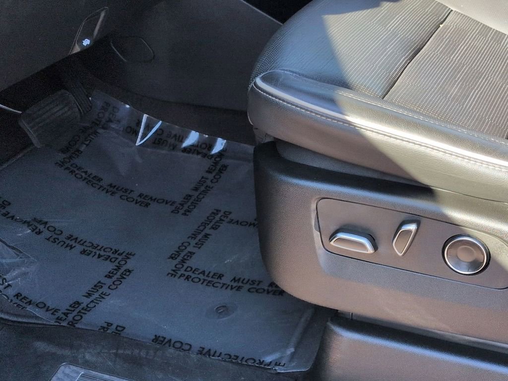 Certified 2025 Cadillac Escalade ESV Premium Luxury image 28