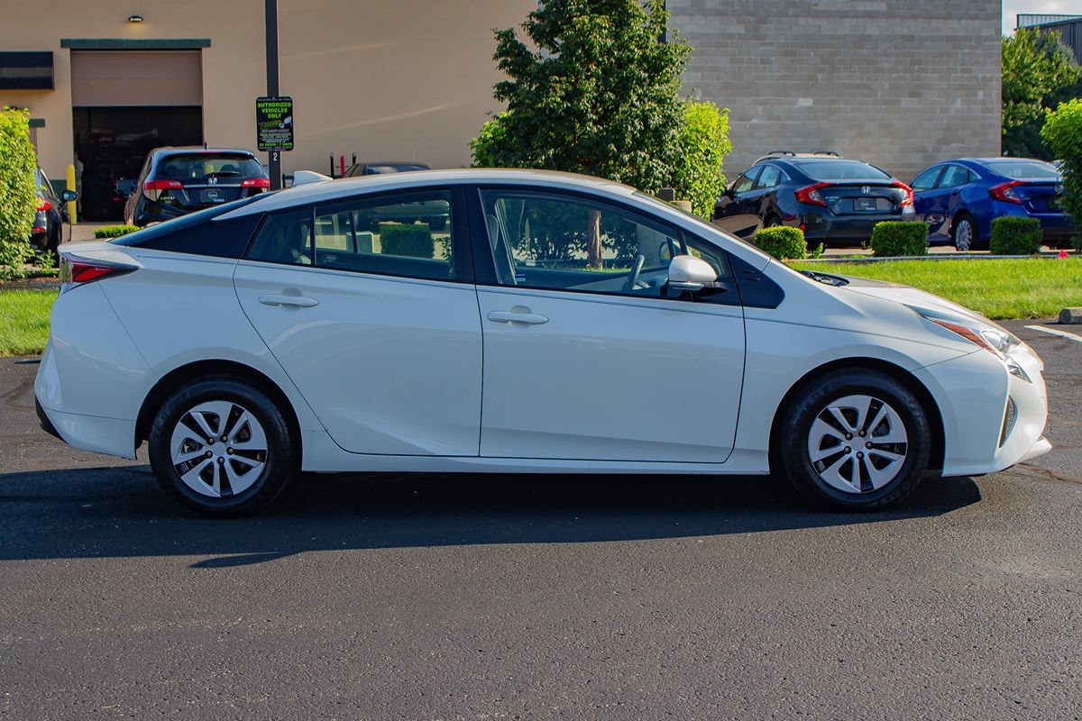Used 2016 Toyota Prius Four FWD image 11