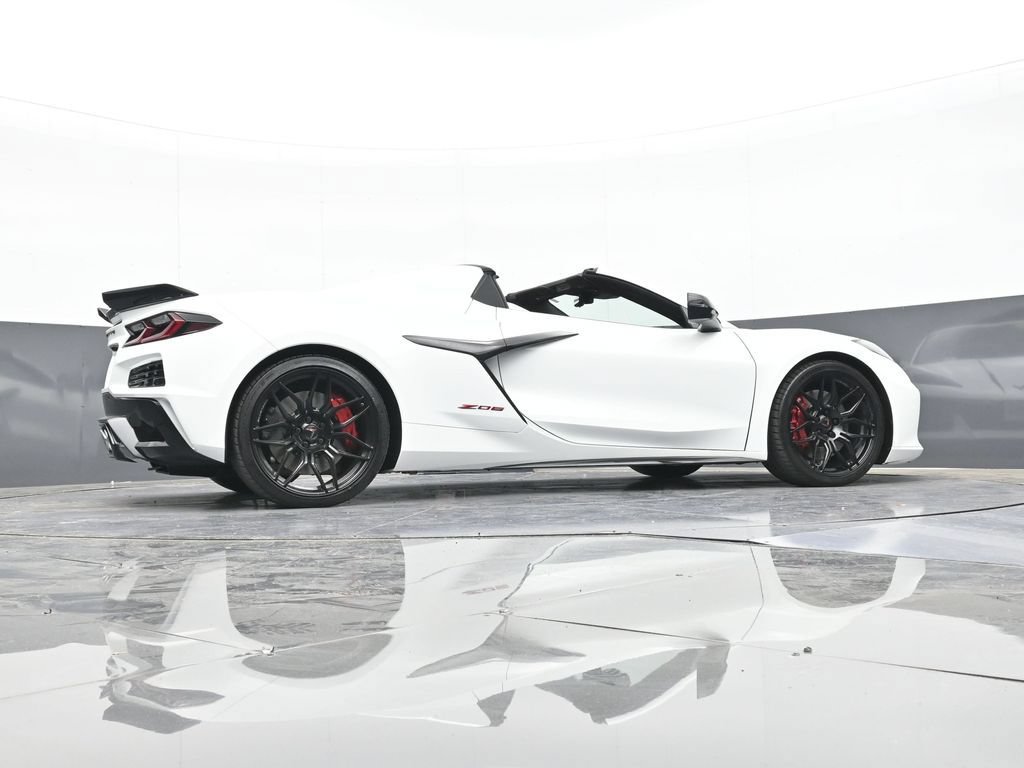 Used 2024 Chevrolet Corvette Z06 RWD image 32