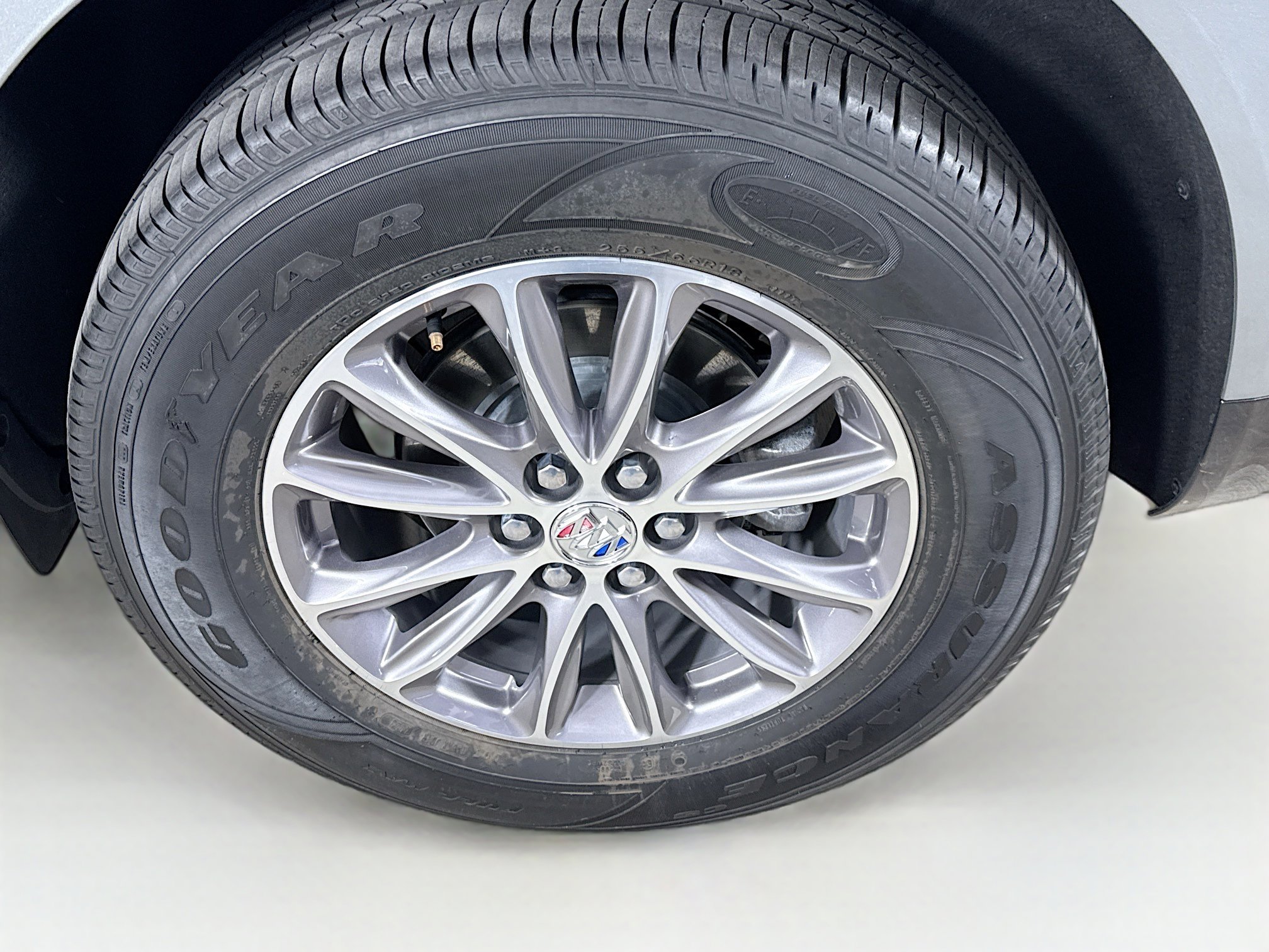 Used 2024 Buick Enclave Premium image 39