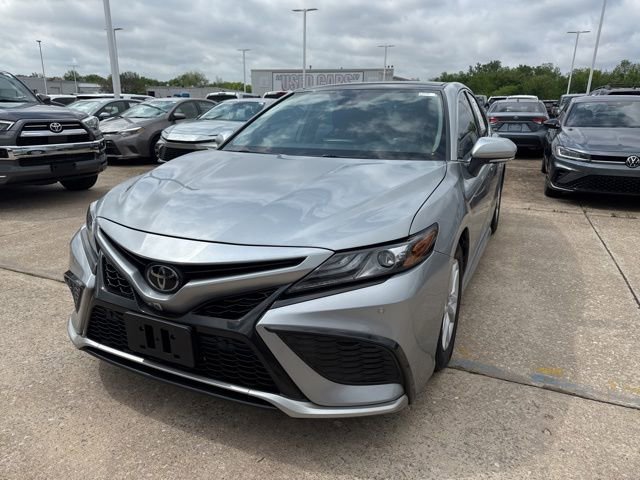 Used 2024 Toyota Camry XSE w/ Navigation Package image 2