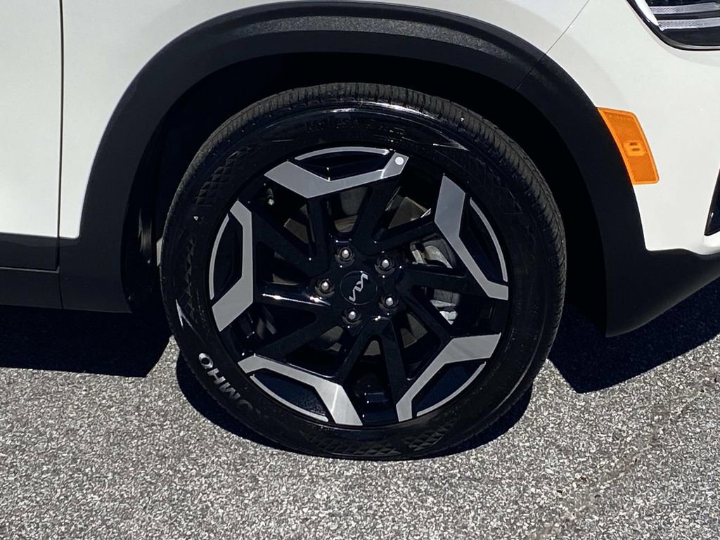 Used 2024 Kia Seltos SX w/ SX Sunroof Package image 10