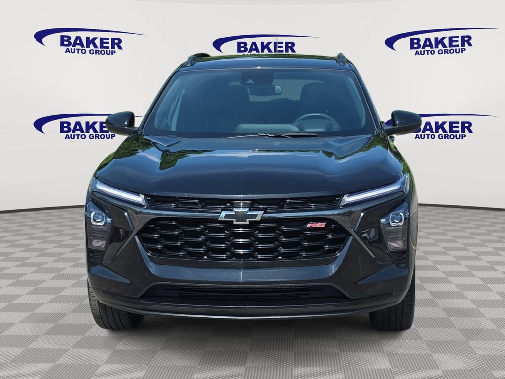 Used 2024 Chevrolet Trax RS w/ Driver Confidence Package FWD image 2