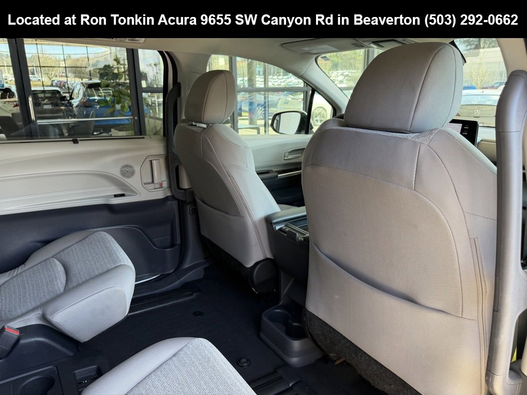 Used 2023 Toyota Sienna LE image 29