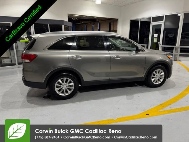 Used 2017 Kia Sorento FWD image 8