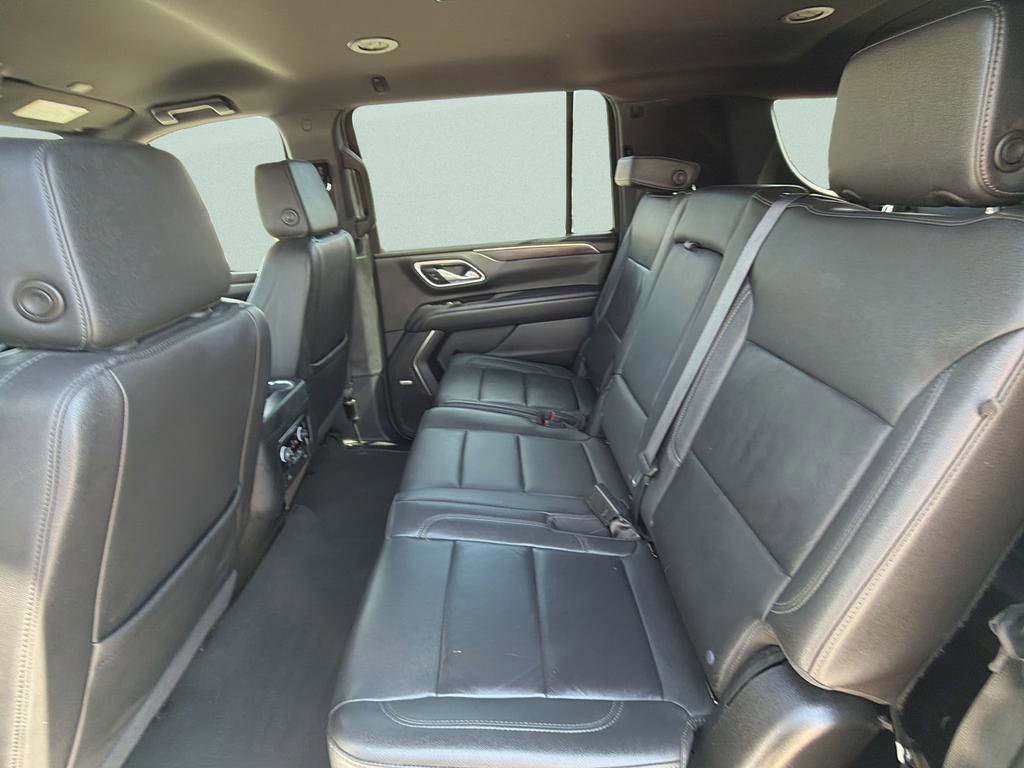 Used 2024 Chevrolet Suburban LT RWD image 17