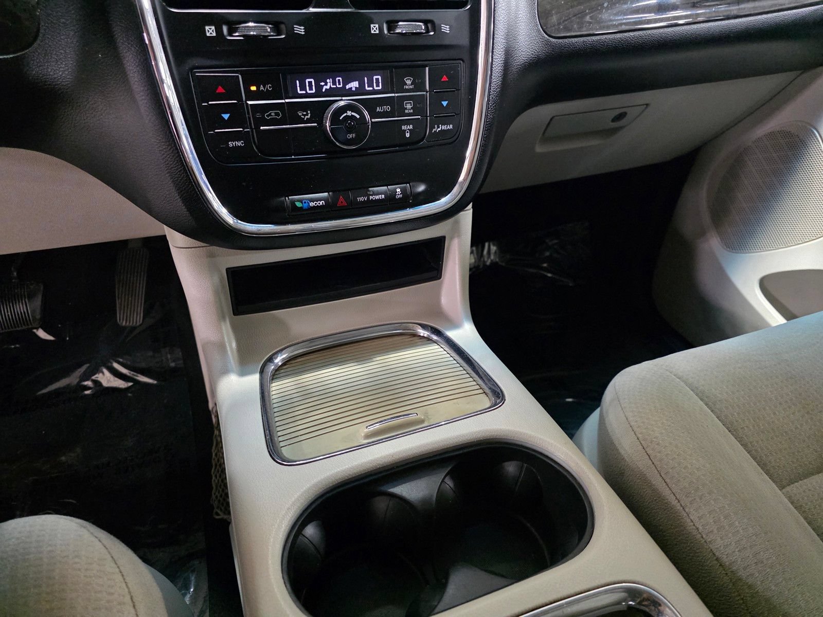 Used 2012 Dodge Grand Caravan Crew FWD image 25