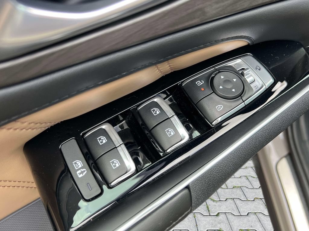 Certified 2025 Kia Sorento SX Prestige w/ Olive Brown Leather Package AWD/4WD image 18
