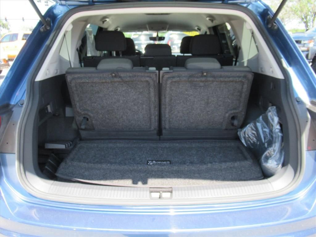 Used 2018 Volkswagen Tiguan S image 33