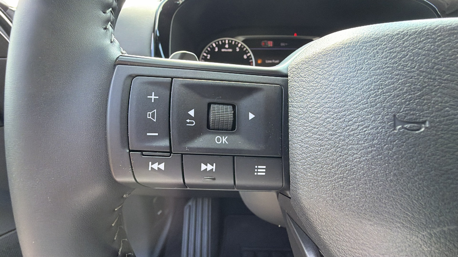 Used 2026 Nissan Pathfinder SV AWD/4WD image 28