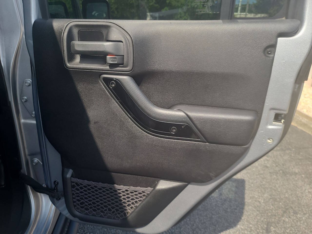 Used 2015 Jeep Wrangler Unlimited Sahara AWD/4WD image 33