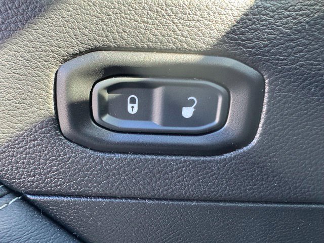 Used 2020 Jeep Gladiator Overland AWD/4WD image 9