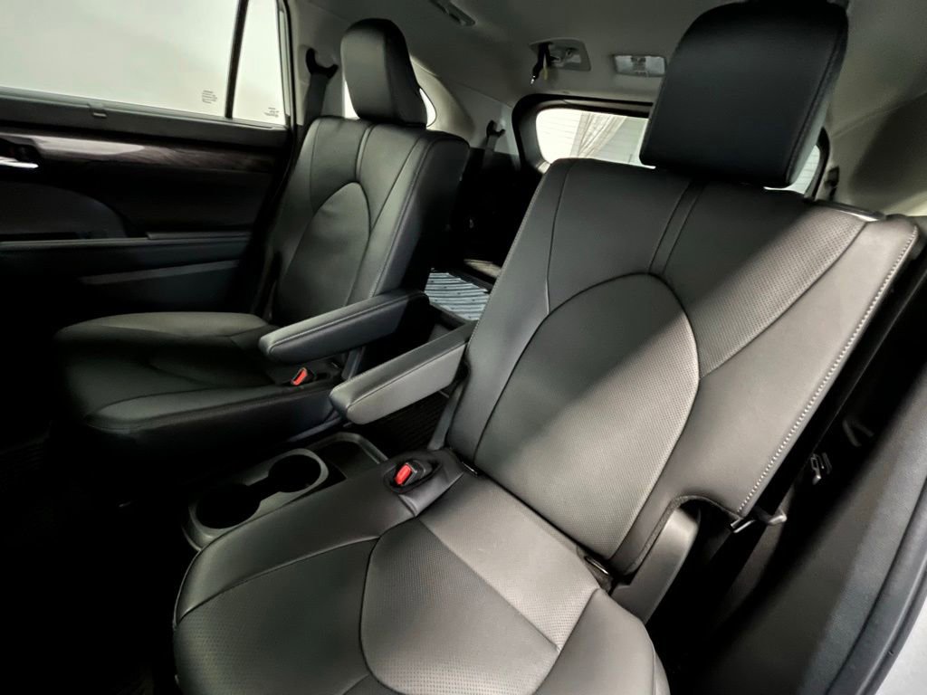 Used 2024 Toyota Highlander Limited AWD/4WD image 14