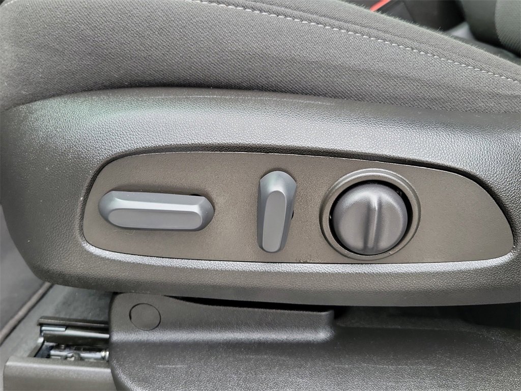 Certified 2023 Chevrolet Traverse LT image 33