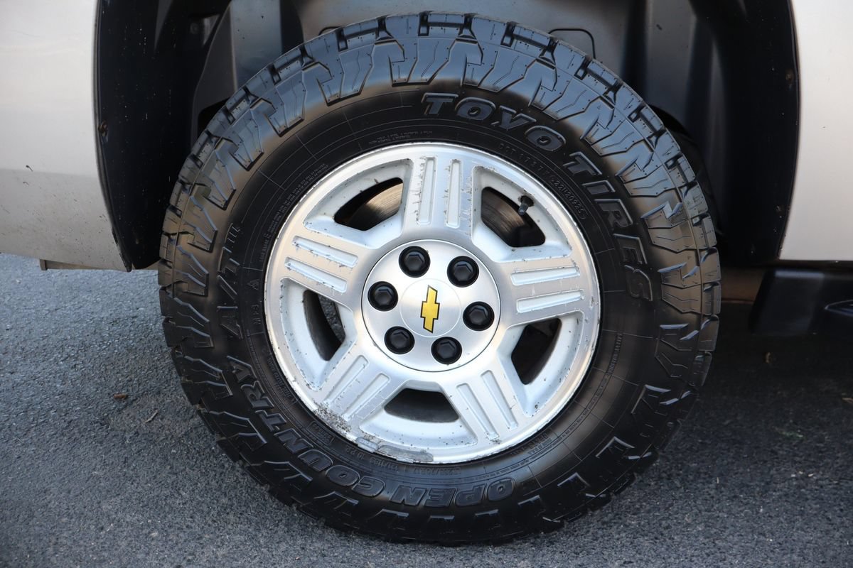 Used 2008 Chevrolet Suburban LT w/ LT Preferred Equipment Group AWD/4WD image 43