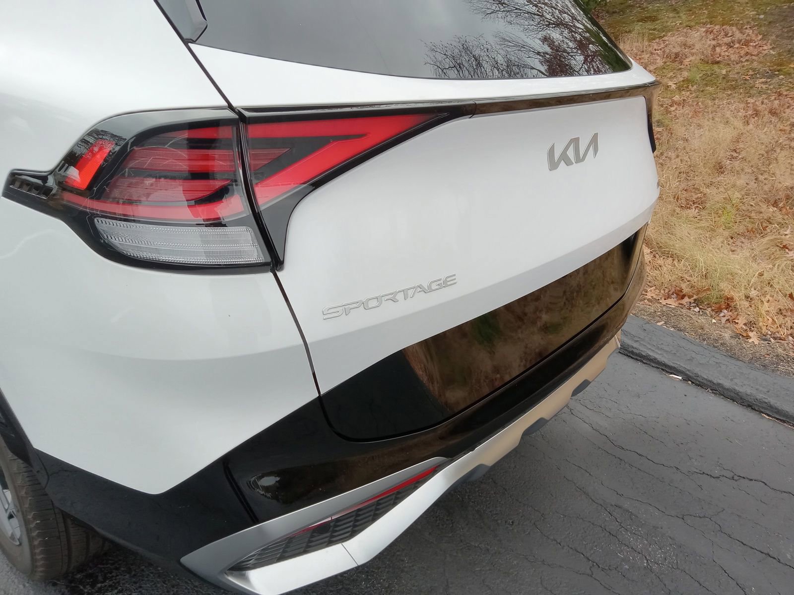 Used 2025 Kia Sportage SX image 8