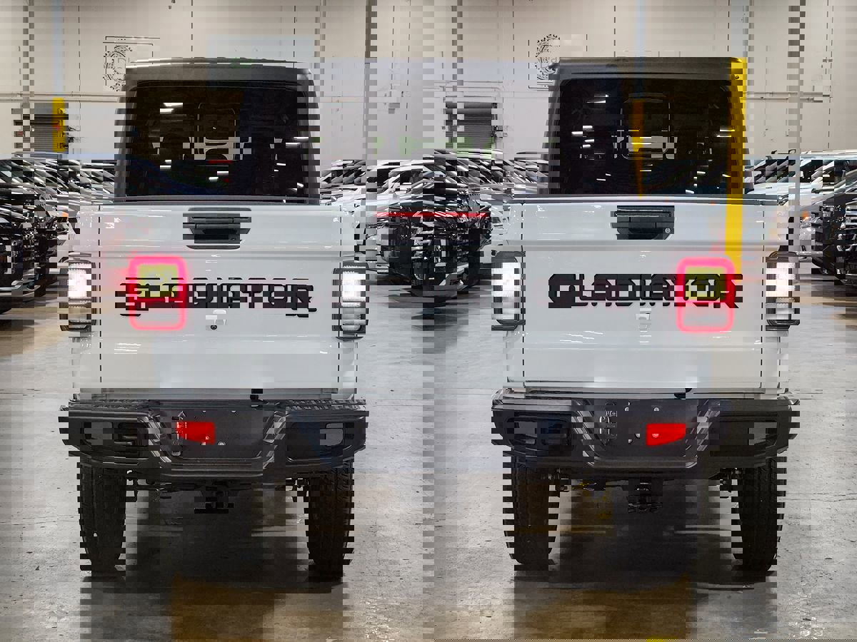 Used 2022 Jeep Gladiator Overland w/ Popular Equipment Package image 11