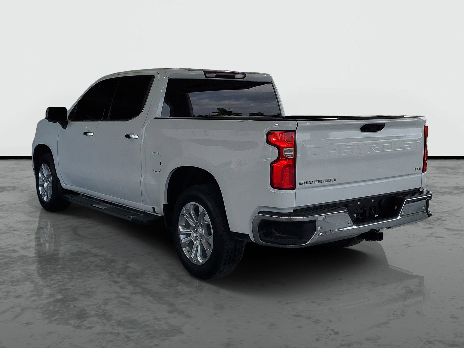 Used 2023 Chevrolet Silverado 1500 LTZ RWD image 3
