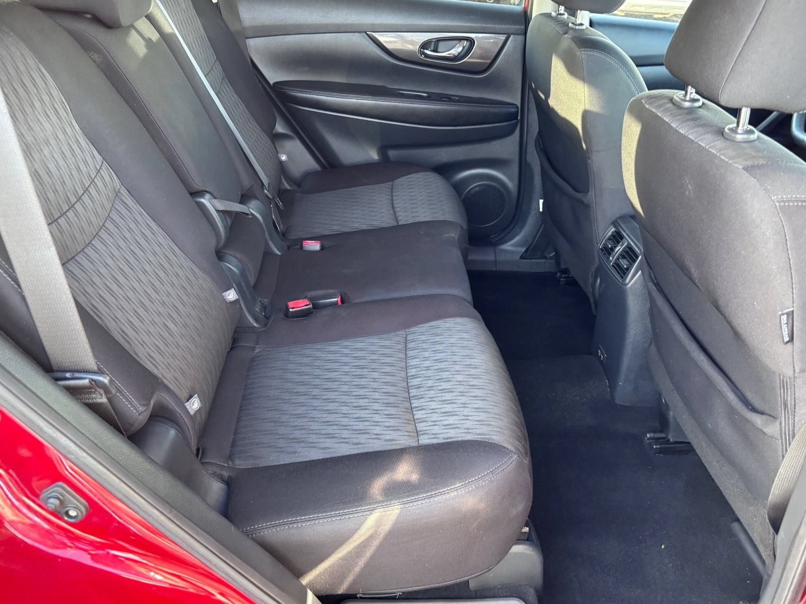 Used 2019 Nissan Rogue SV w/ Sun & Sound Touring Package AWD/4WD image 15