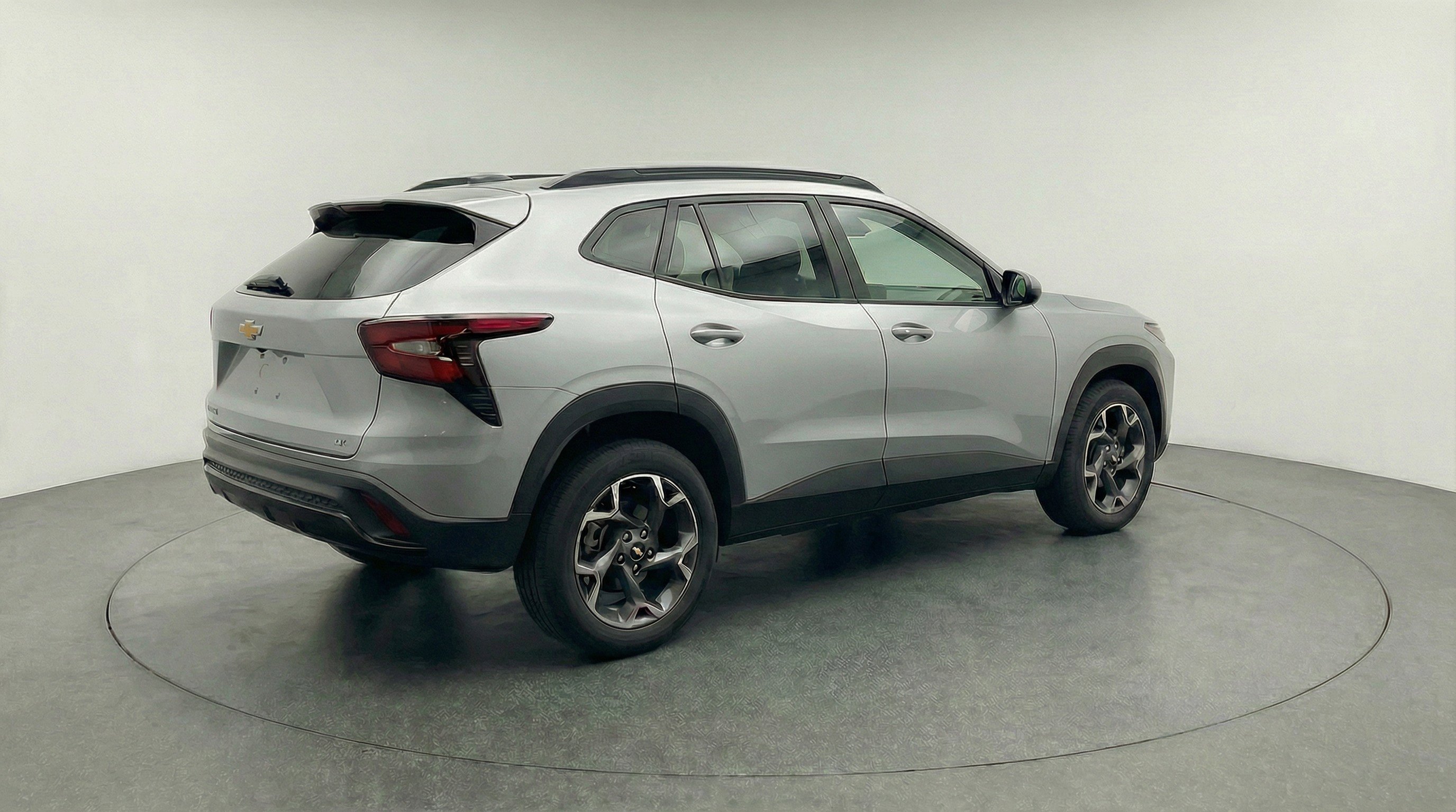 Used 2025 Chevrolet Trax LT FWD image 9