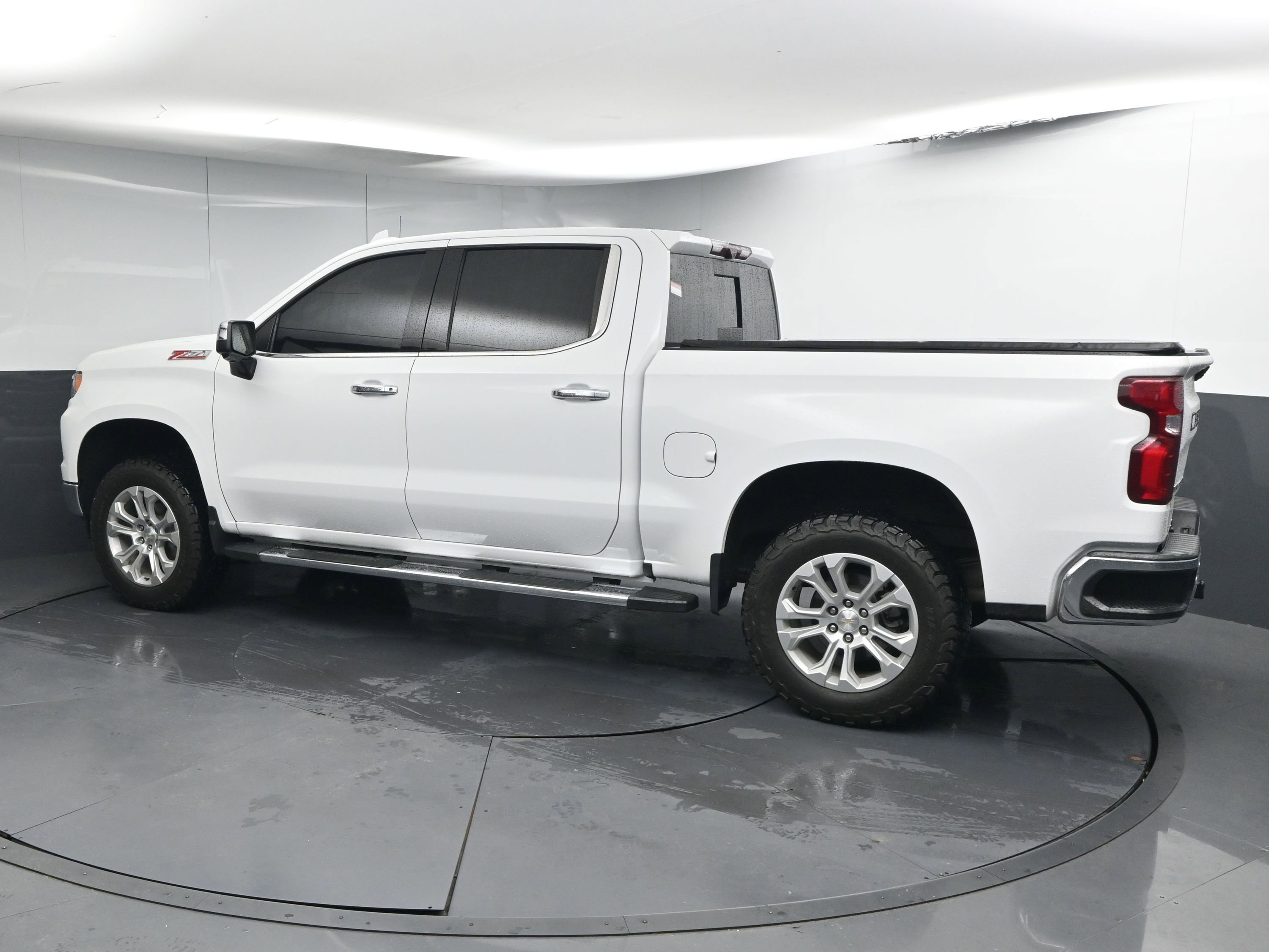 Used 2023 Chevrolet Silverado 1500 LTZ w/ LTZ Premium Package image 6