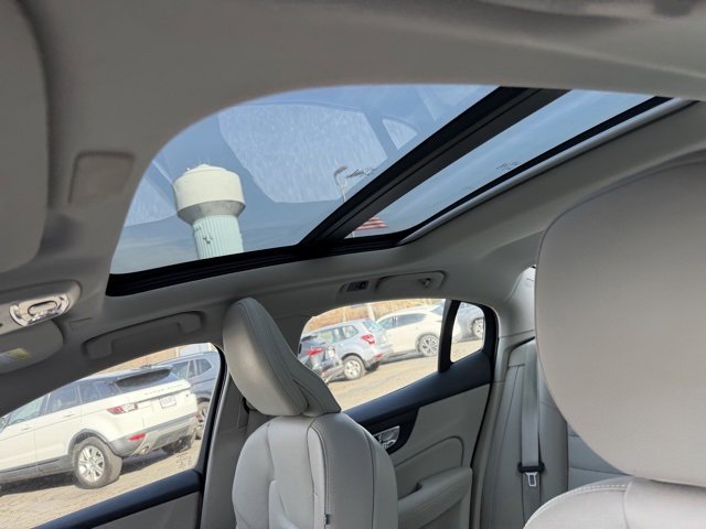 Used 2020 Volvo S60 T6 Momentum w/ Protection Package image 16