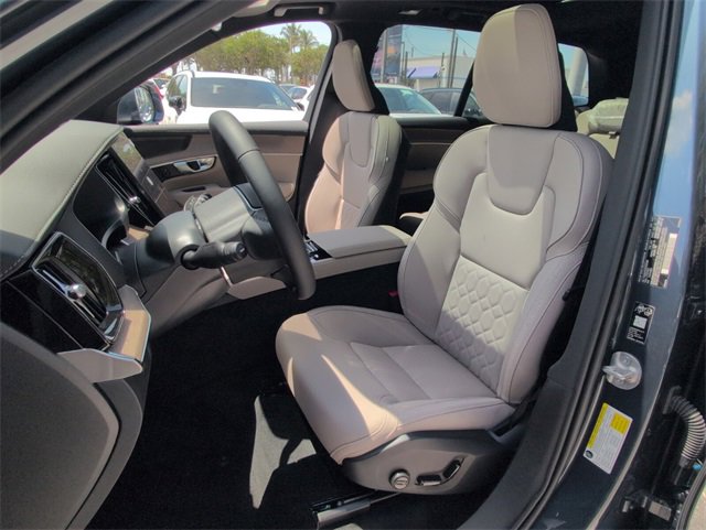 New 2026 Volvo XC90 B6 Plus w/ Protection Package Premier image 4