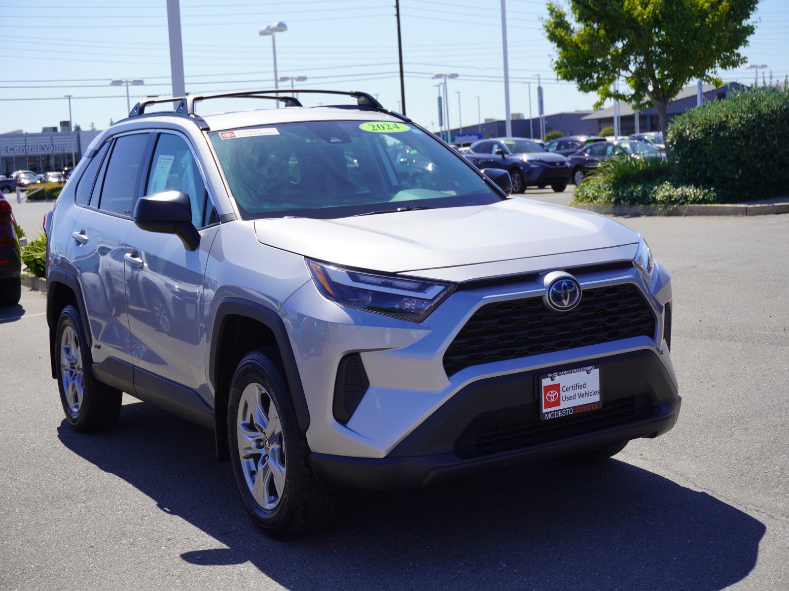 Used 2024 Toyota RAV4 LE AWD/4WD image 1