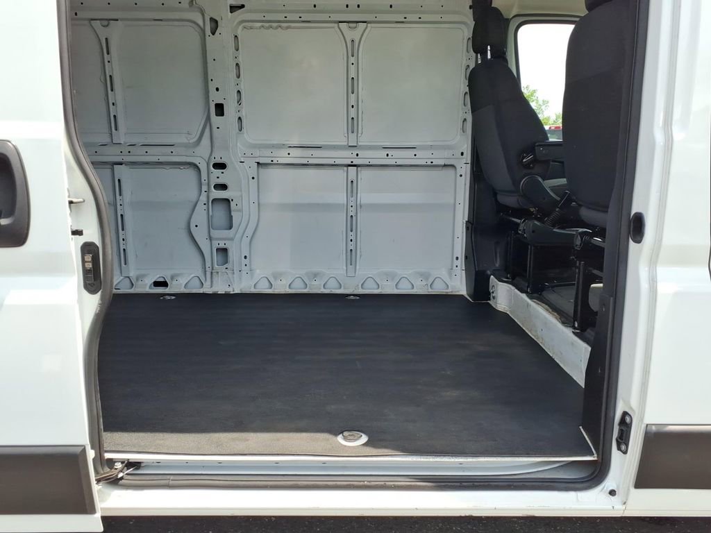Used 2025 RAM ProMaster 2500 w/ Convenience Group FWD image 14
