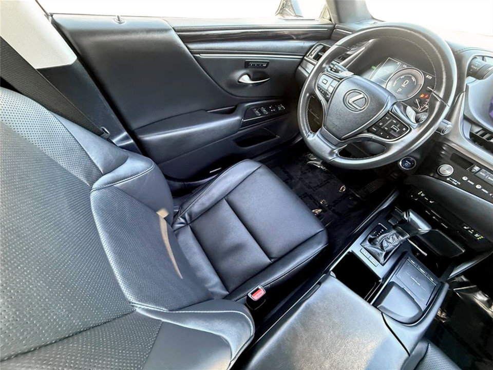 Used 2021 Lexus ES 300h w/ Premium Package image 22
