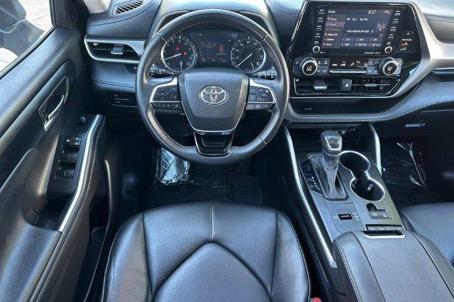 Used 2021 Toyota Highlander XLE FWD image 15