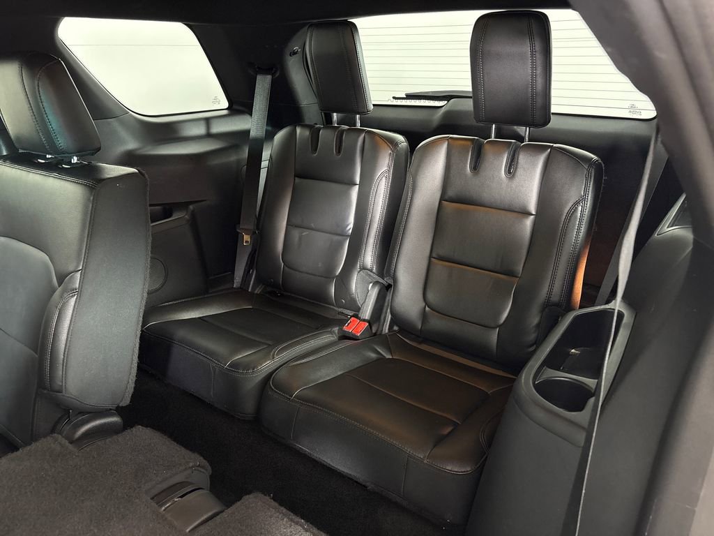 Used 2017 Ford Explorer XLT w/ Equipment Group 202A FWD image 29