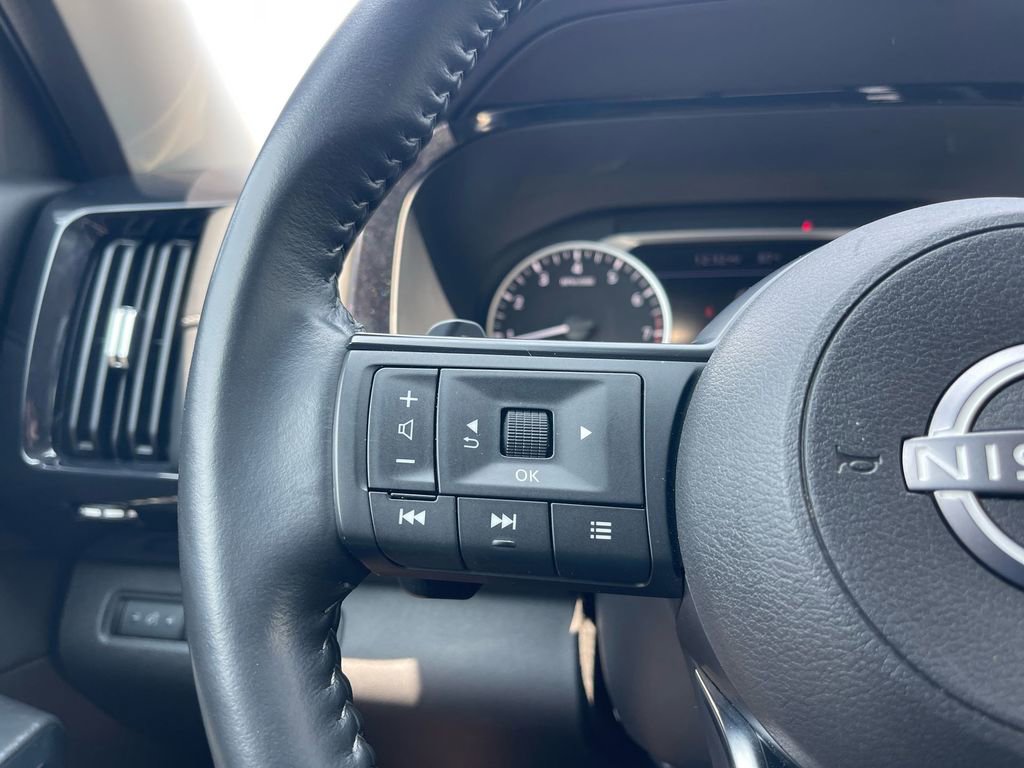 Used 2024 Nissan Pathfinder SV image 15