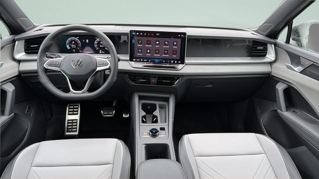 New 2026 Volkswagen Tiguan SE R-Line FWD image 10