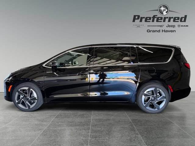 New 2027 Chrysler Pacifica Limited w/ Trailer Tow Group FWD image 11