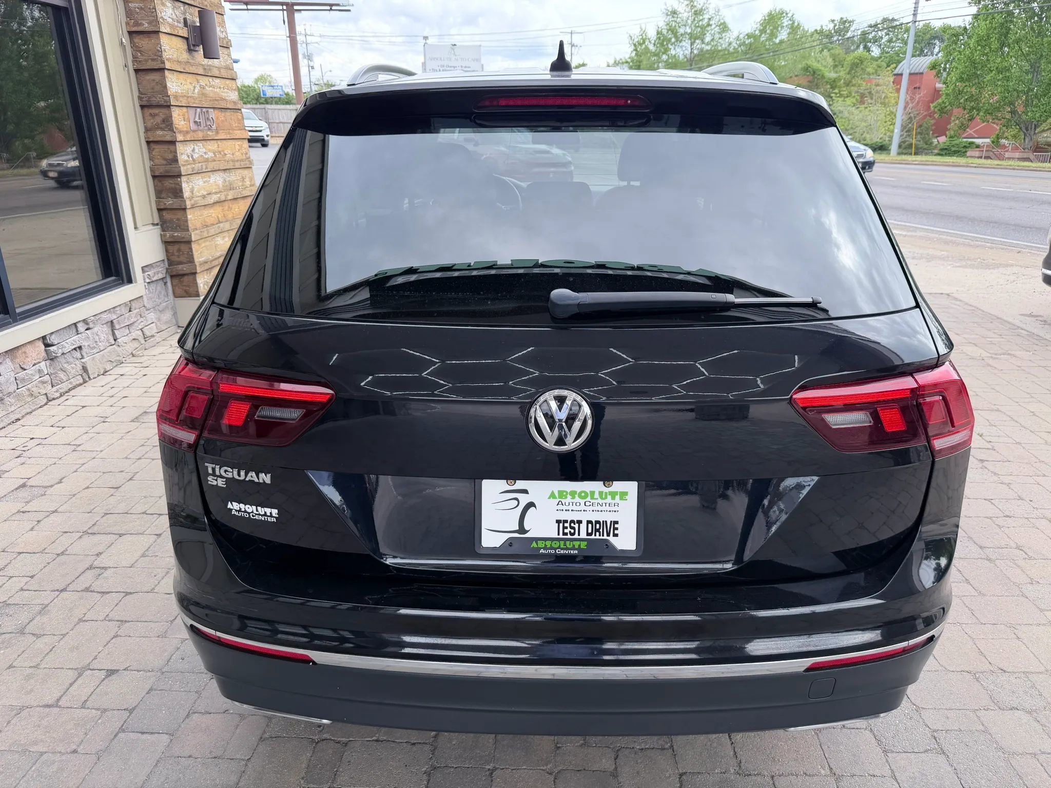 Used 2020 Volkswagen Tiguan SE w/ Panoramic Sunroof Package FWD image 63