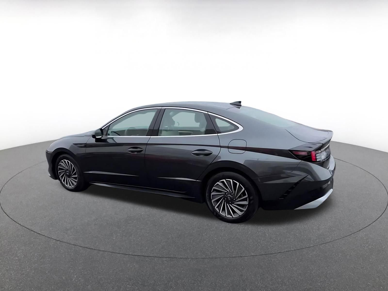 Used 2025 Hyundai Sonata SEL FWD image 10