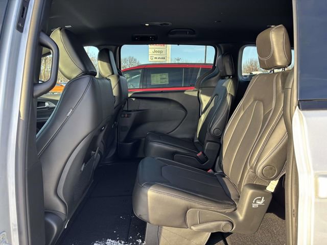 New 2026 Chrysler Pacifica Select w/ S Appearance Package FWD image 7