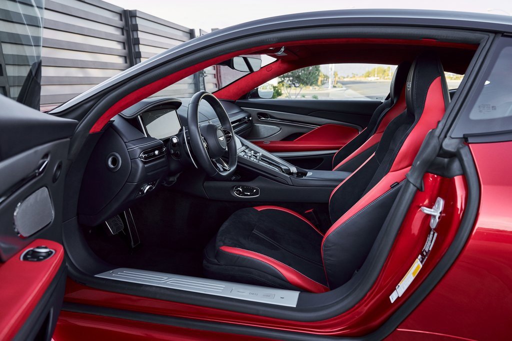 Used 2024 Aston Martin DB12 image 26