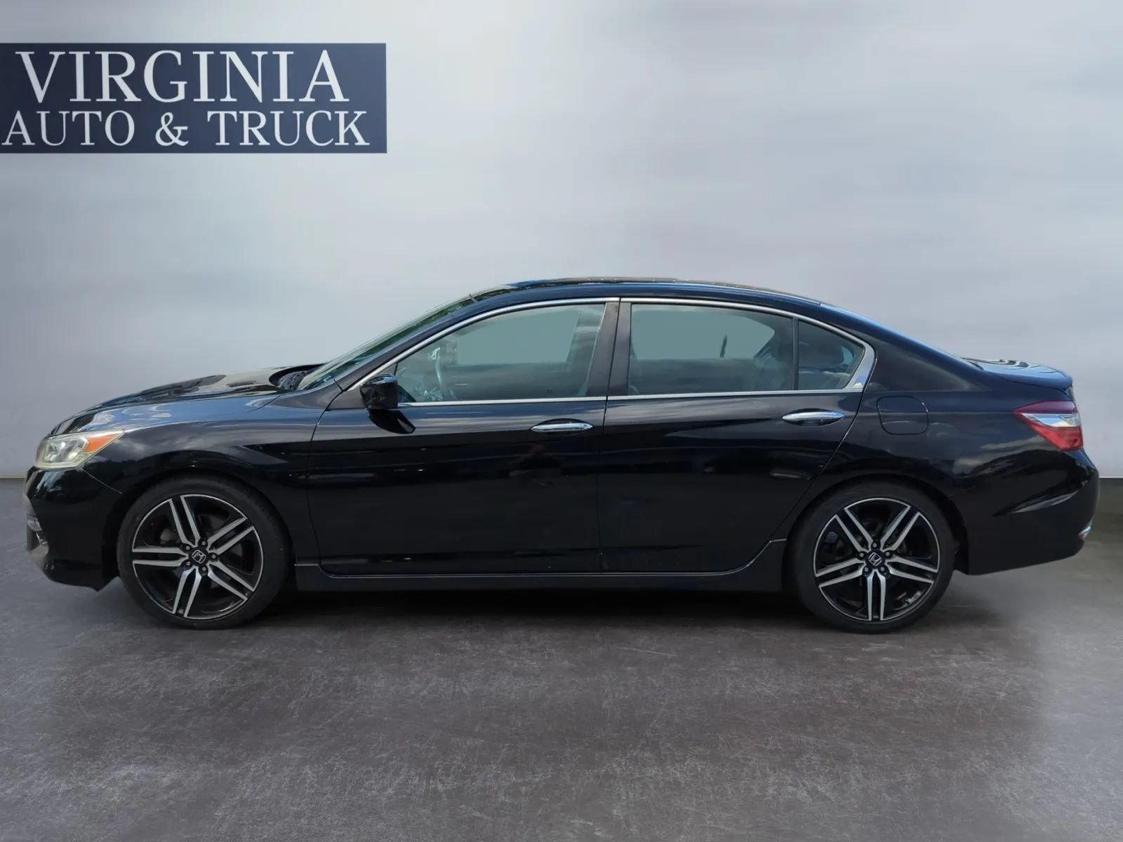 Used 2017 Honda Accord Sport Special Edition image 2