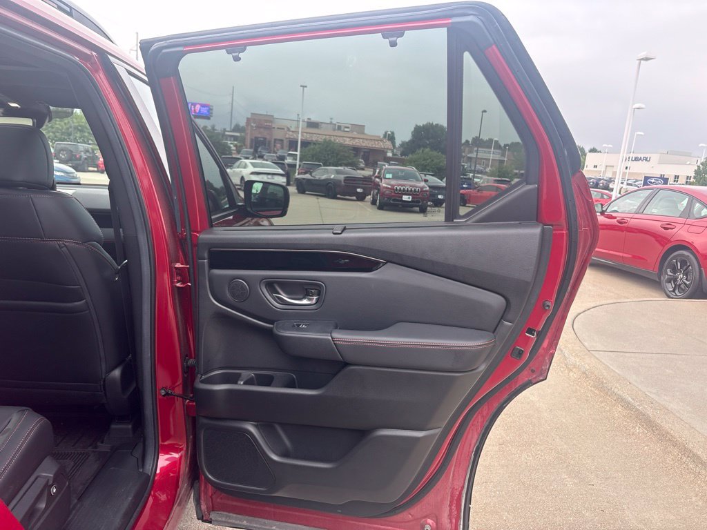 Certified 2025 Honda Pilot TrailSport image 30