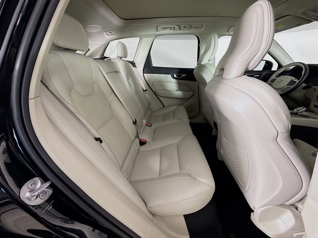 Used 2023 Volvo XC60 B5 Ultimate w/ Climate Package image 29