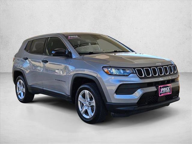 Used 2023 Jeep Compass Sport image 3